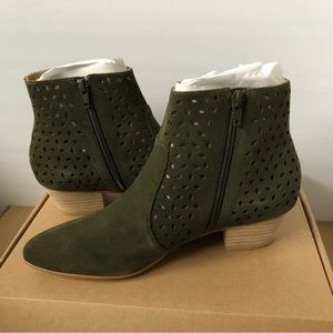 New in box Soludos Lola Perforated Bootie
